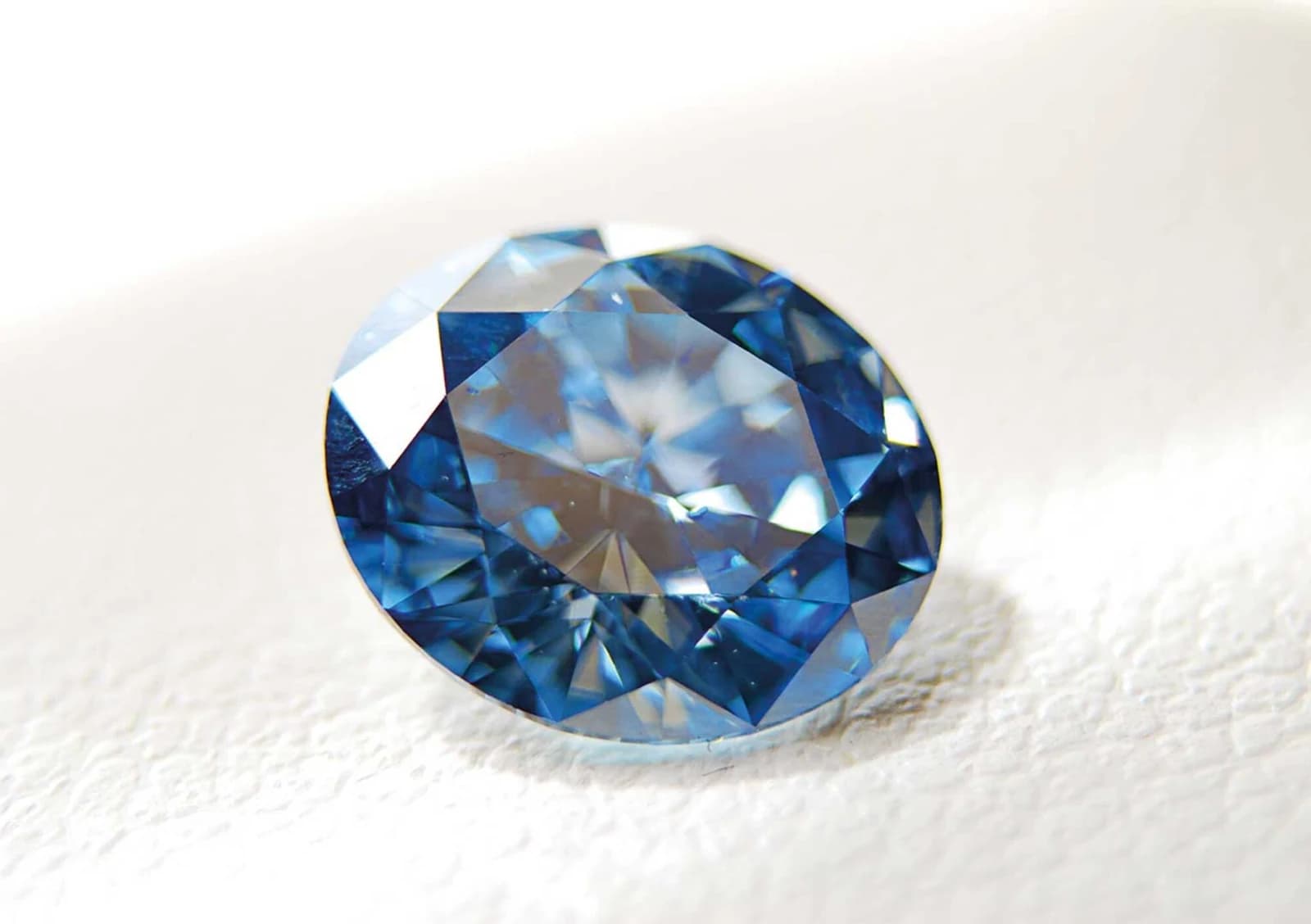 Erinnerungsschmuck als Symbol für Diamant- und Edelsteinbestattung