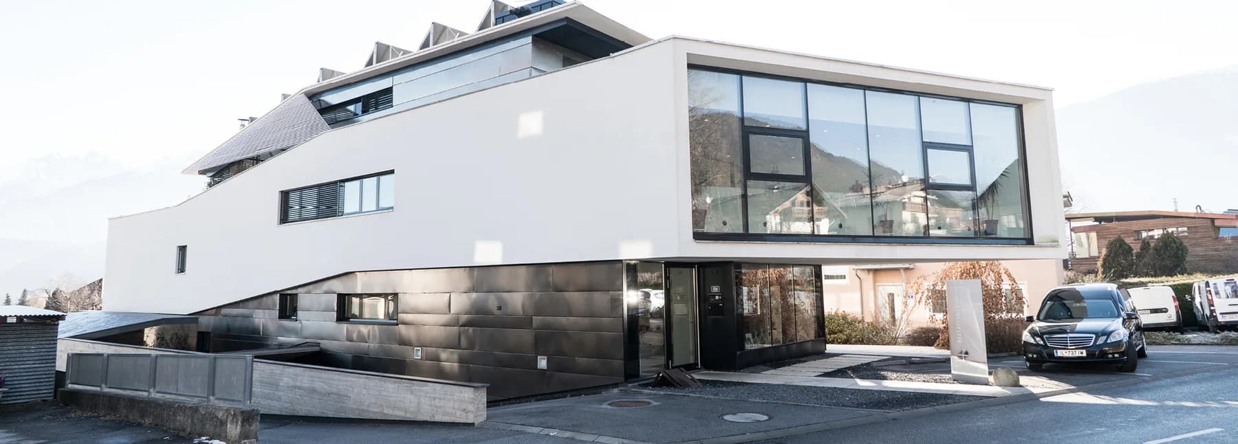 Bestattungsinstitut Neurauter, Empfangsgebäude in Zirl