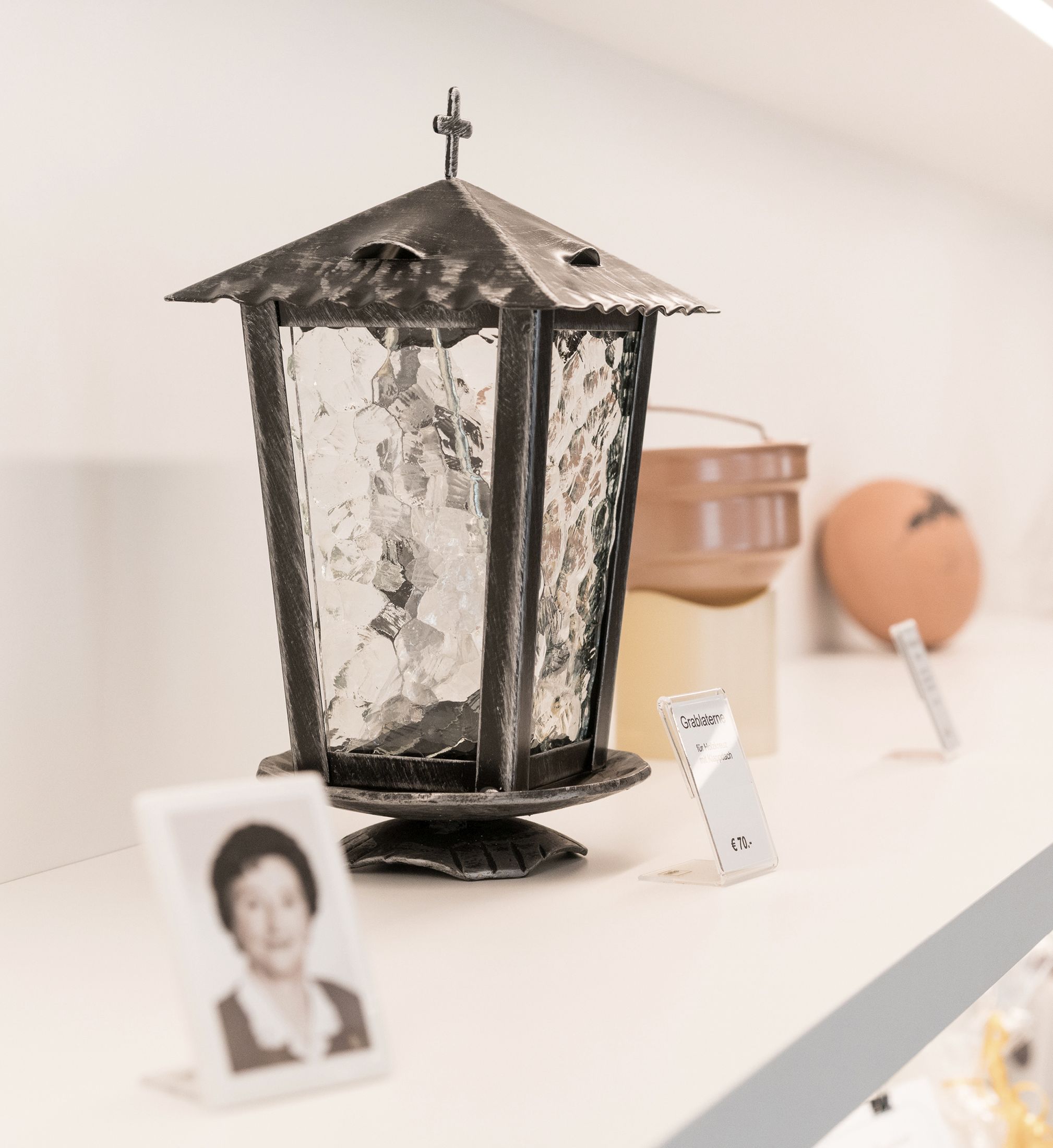 Grablaterne im Shop der Bestattung